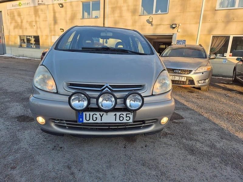 Begagnad Citroën Xsara Picasso 136 HK (100 kW) 2003 Brun Minibuss