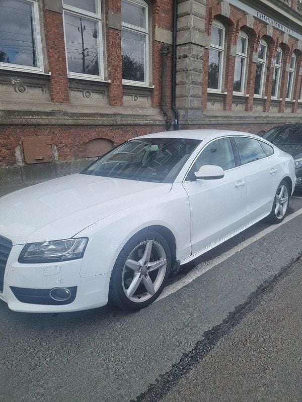 Vit Begagnad 2011 Audi A5 Sportback Comfort Halvkombi | 100 000 kr (Bra pris) - Bild 1/4