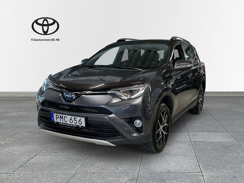 Mörkgrå Begagnad 2016 Toyota RAV4 Hybrid Active SUV | 229 900 kr (Marknadspris) - Bild 1/4
