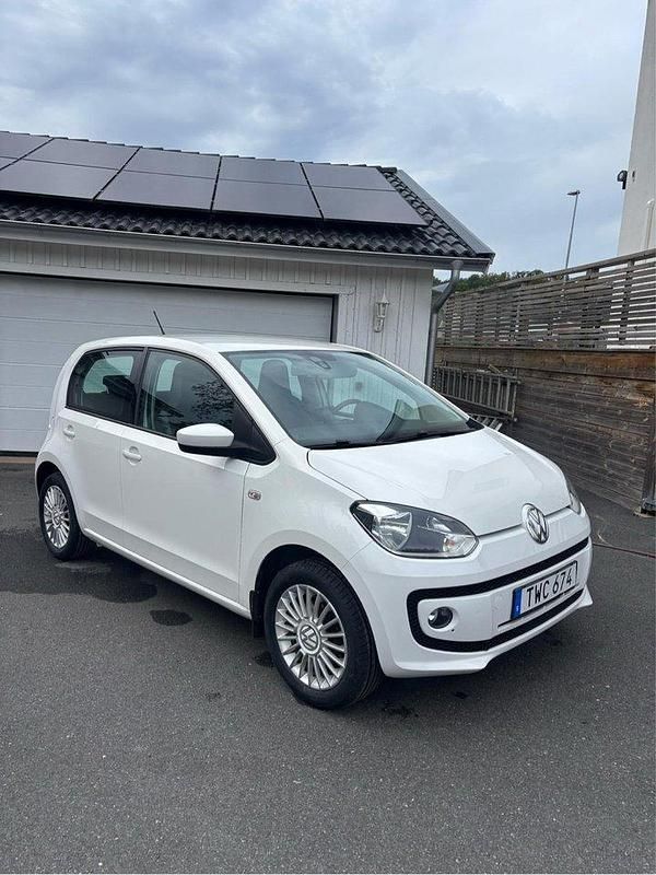 Vit Begagnad 2016 VW up! high up! Halvkombi | 59 000 kr (Marknadspris) - Bild 1/4