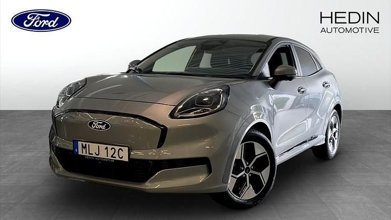 Grå (silver) Ny 2025 Ford Puma Gen-E Halvkombi | 397 375 kr - Bild 1/4