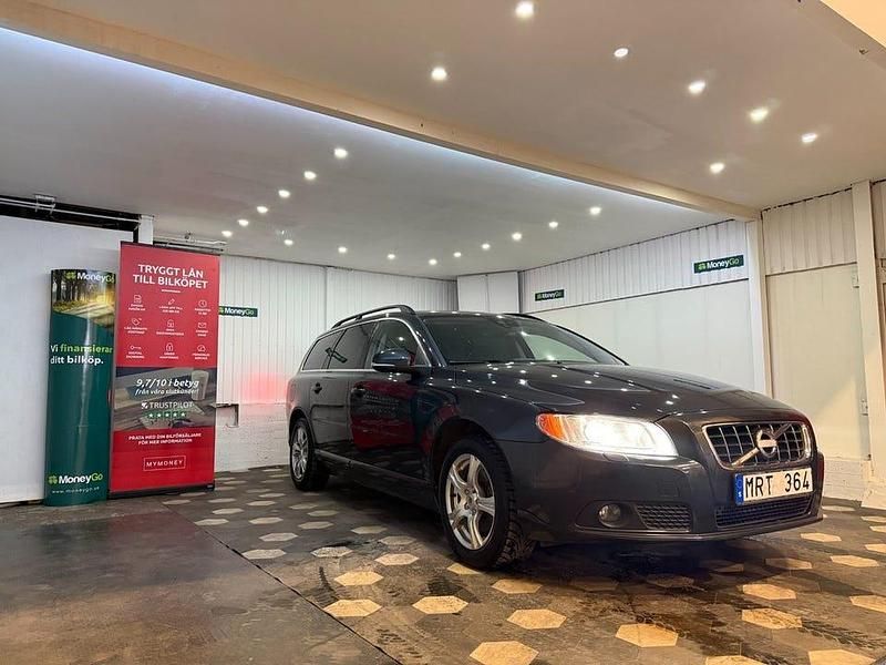 Begagnad Volvo V70 Momentum 180 HK (132 kW) 2011 Grå Kombi
