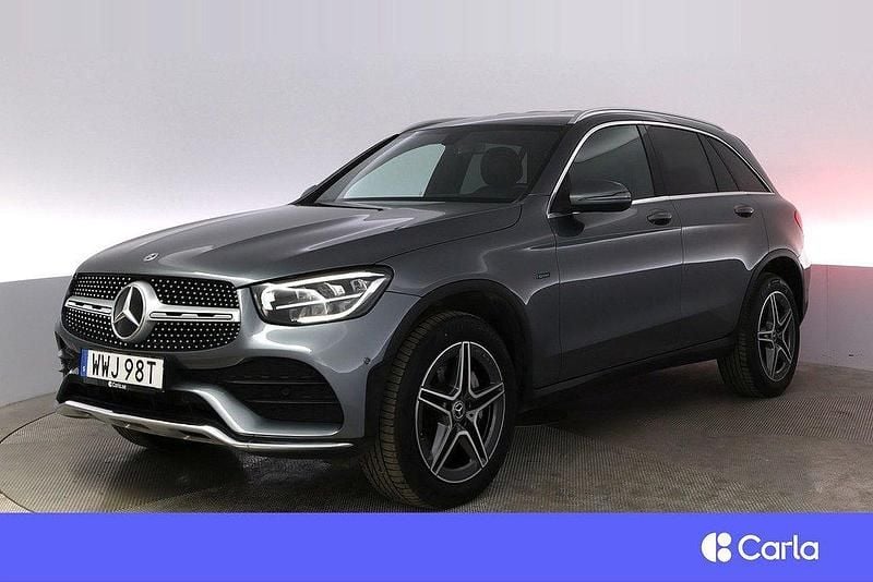 Grå Begagnad 2021 Mercedes GLC300e AMG SUV | 386 900 kr (Superpris) - Bild 1/4