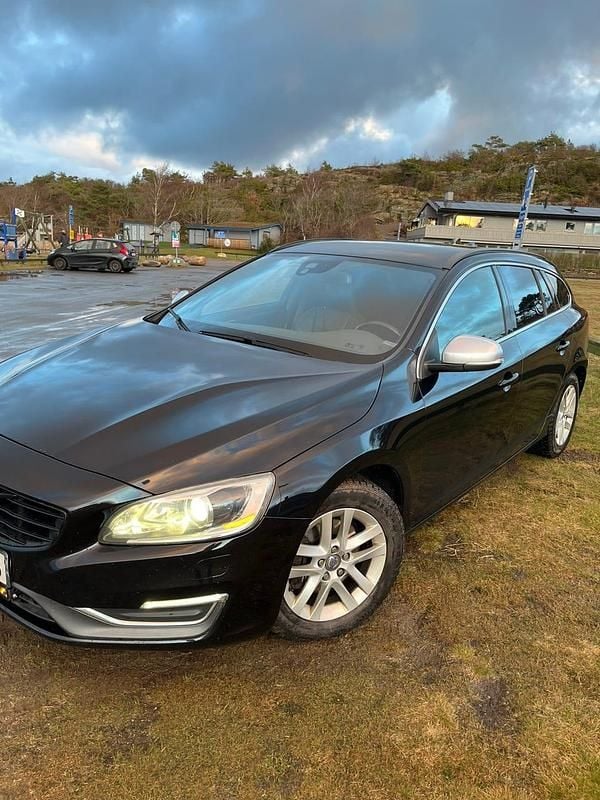 Begagnad 2014 Volvo V60 Kombi | 77 500 kr (Bra pris) - Bild 1/4