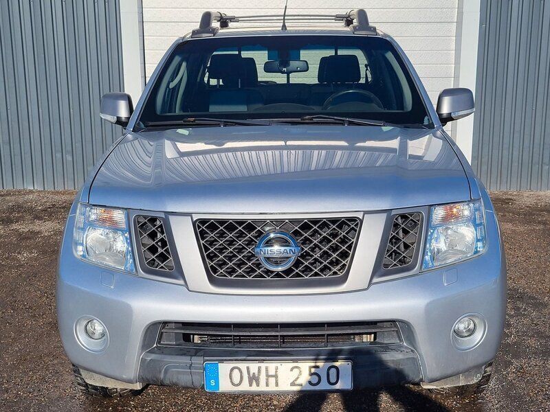 Silver Begagnad 2015 Nissan Navara Pickup | 180 000 kr (Lite dyr) - Bild 1/4