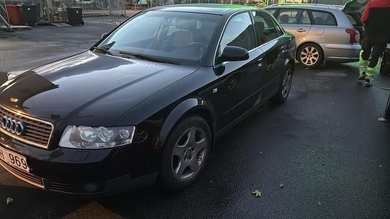 Svart Begagnad 2003 Audi A4 Sedan | 17 000 kr (Marknadspris) - Bild 1/4