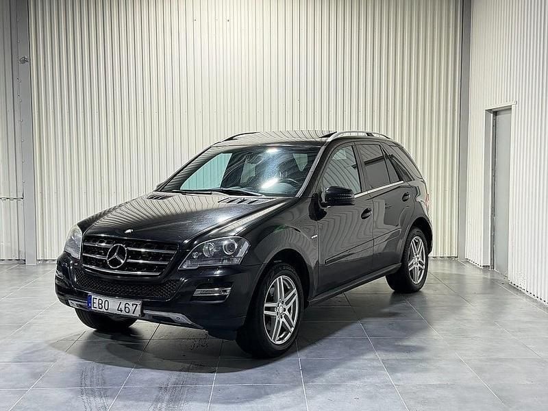 Svart Begagnad 2010 Mercedes ML350 AMG SUV | 169 000 kr - Bild 1/4