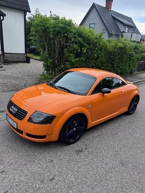 Grå Begagnad 2000 Audi TT Sportkupé | 89 000 kr (Lite dyr) - Bild 1/4