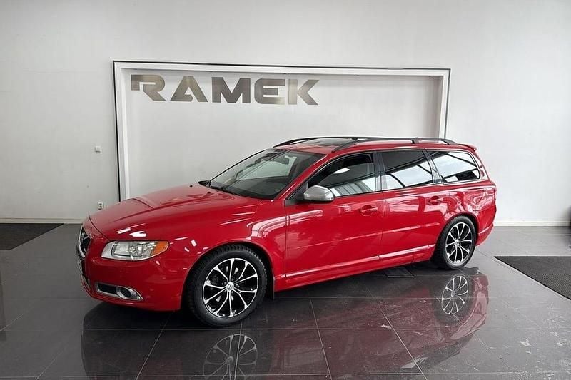 Begagnad Volvo V70 R-Design 136 HK (100 kW) 2012 Röd Kombi