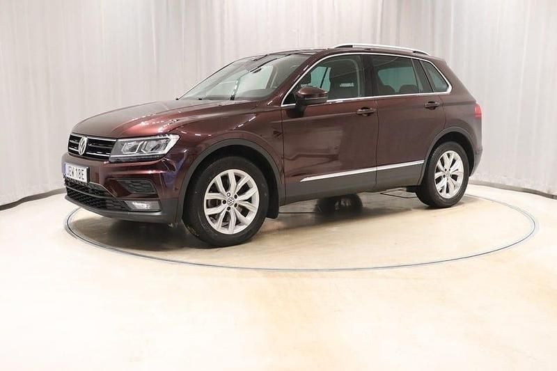Röd Begagnad 2019 VW Tiguan SUV | 224 900 kr (Superpris) - Bild 1/4
