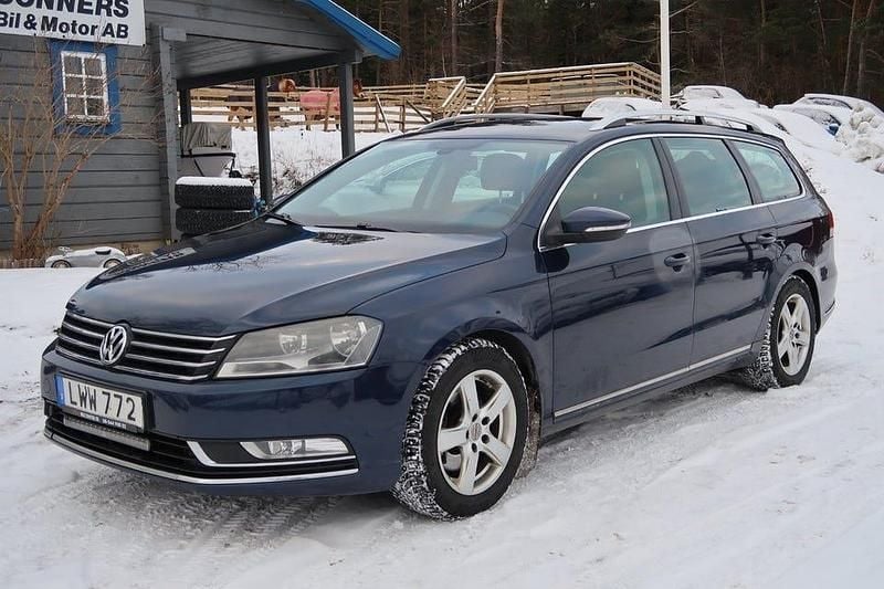 Mörkblå Begagnad 2011 VW Passat Kombi | 47 500 kr (Bra pris) - Bild 1/4