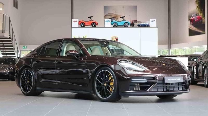 Brun Begagnad 2019 Porsche Panamera Turbo S Sedan | 859 000 kr - Bild 1/1