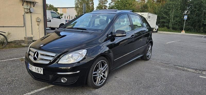 Svart Begagnad 2009 Mercedes 170 Halvkombi | 25 000 kr - Bild 1/4