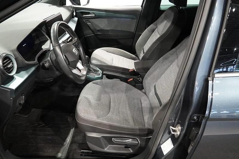 Begagnad Seat Arona Xperience 112 HK (82 kW) 2023 Grå SUV