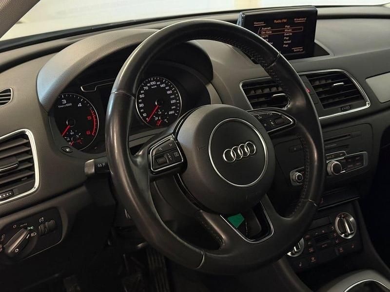 Begagnad Audi Q3 Sport 140 HK (102 kW) 2012 Silver SUV