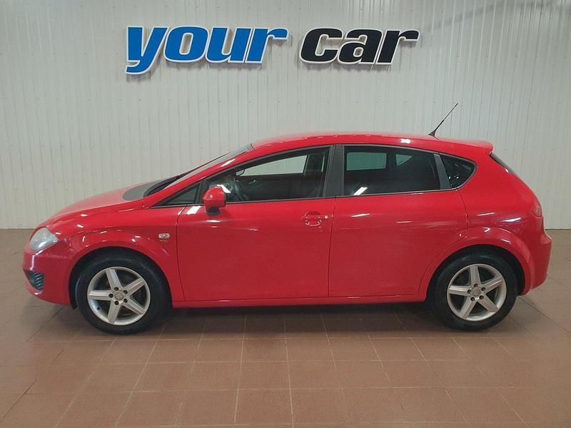 Röd Begagnad 2012 Seat Leon Style Halvkombi | 59 000 kr (Marknadspris) - Bild 1/4