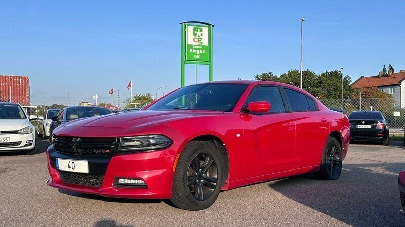 Röd Begagnad 2015 Dodge Charger Sedan | 199 900 kr (Dyr) - Bild 1/4