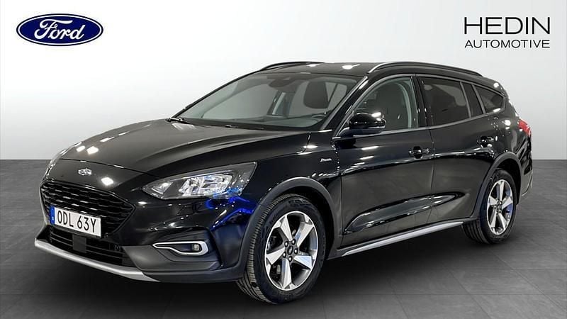 Svart (black) Begagnad 2022 Ford Focus Active Kombi | 199 900 kr (Marknadspris) - Bild 1/4