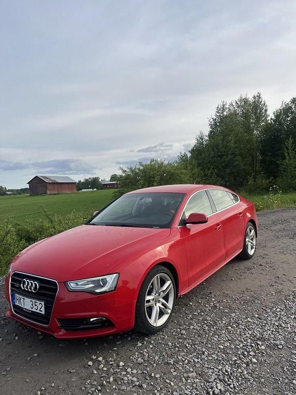 Röd Begagnad 2013 Audi A5 Sportback Comfort Halvkombi | 155 000 kr (Lite dyr) - Bild 1/3
