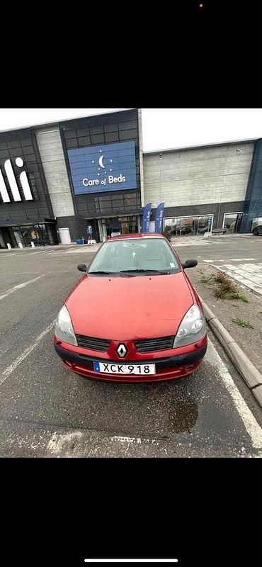 Röd Begagnad 2006 Renault Clio R.S. Halvkombi | 14 000 kr (Bra pris) - Bild 1/4