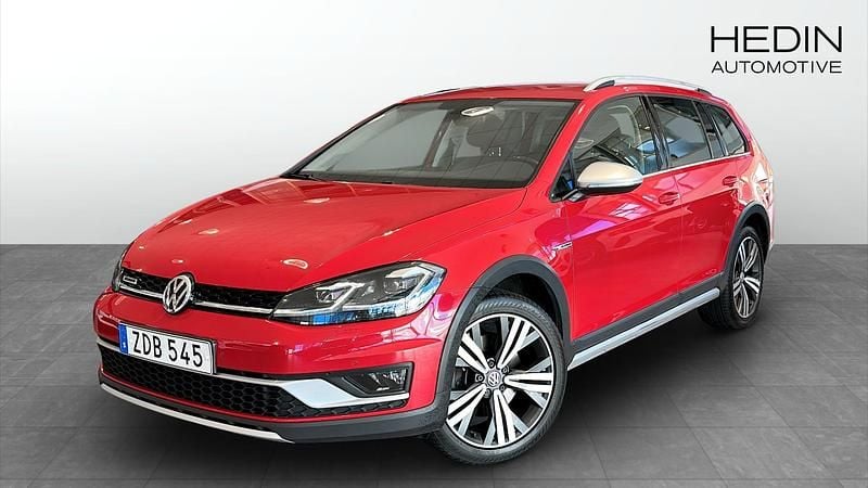 Röd (red) Begagnad 2017 VW Golf Alltrack Kombi | 184 900 kr (Marknadspris) - Bild 1/4