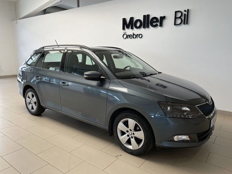 Mörkgrå (quartz grey metallic) Begagnad 2018 Skoda Fabia Kombi | 129 000 kr (Marknadspris) - Bild 1/4