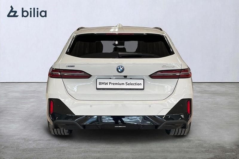 Begagnad BMW 550 M Sport 490 HK (360 kW) 2025 Alpinvit Kombi