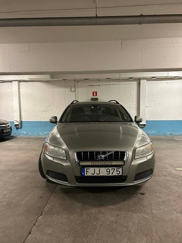 Begagnad 2008 Volvo V70 Kombi | 30 000 kr (Bra pris) - Bild 1/4