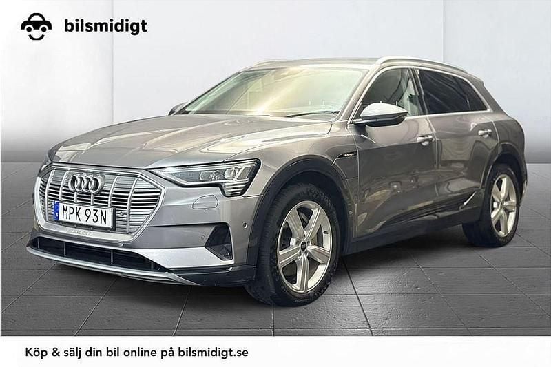Grå Begagnad 2021 Audi e-tron SUV | 349 800 kr (Superpris) - Bild 1/3