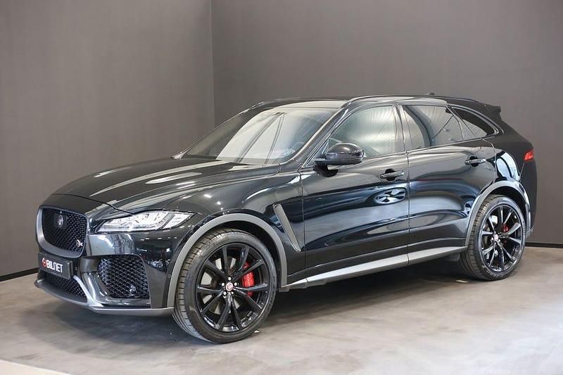 Begagnad Jaguar F-Pace SVR 550 HK (404 kW) 2020 Svart SUV