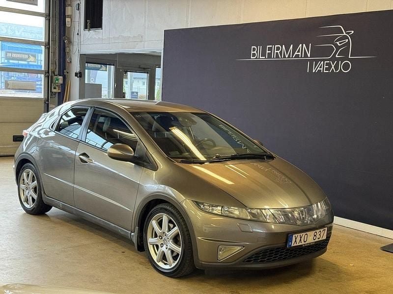Mörkgrå Begagnad 2006 Honda Civic Sport Halvkombi | 54 900 kr (Marknadspris) - Bild 1/4