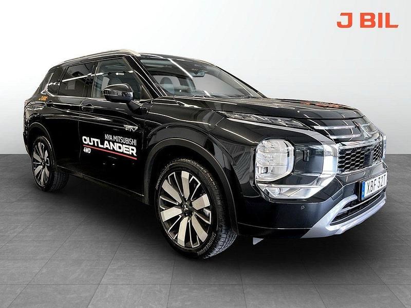 Black diamond Begagnad 2025 Mitsubishi Outlander P-HEV Instyle SUV | 599 900 kr - Bild 1/4