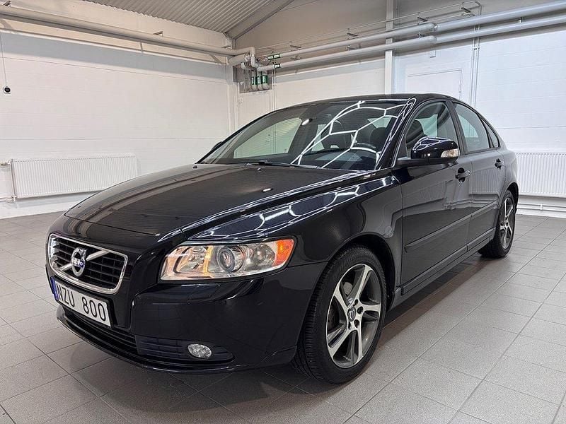 Svart Begagnad 2011 Volvo S40 Momentum Sedan | 74 900 kr (Lite dyr) - Bild 1/4