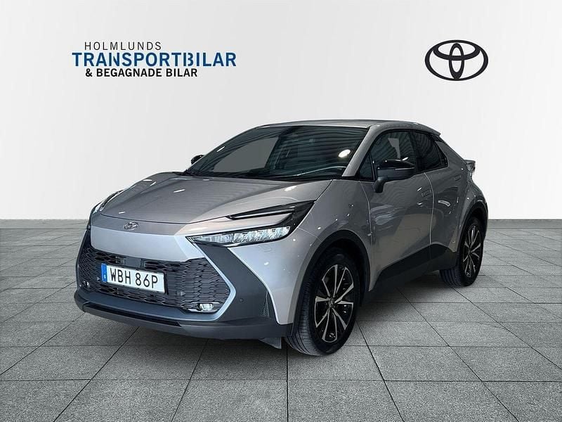 Silver Begagnad 2023 Toyota C-HR Style SUV | 394 900 kr (Marknadspris) - Bild 1/4