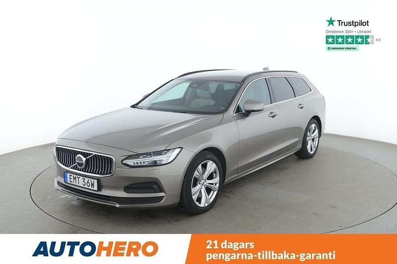 Grå Begagnad 2022 Volvo V90 Momentum Kombi | 369 000 kr (Marknadspris) - Bild 1/4