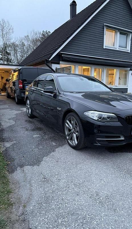 Svart Begagnad 2014 BMW 520 Sedan | 139 000 kr (Bra pris) - Bild 1/4