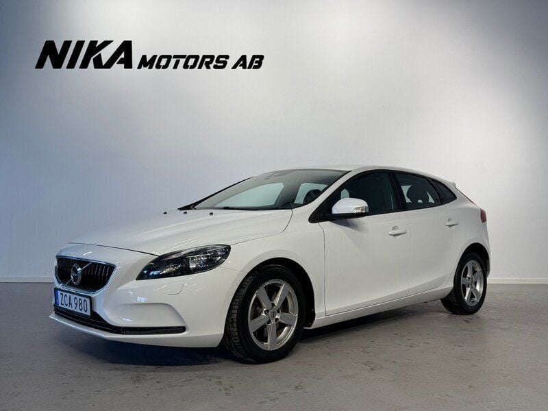 Vit Begagnad 2017 Volvo V40 Kinetic Kombi | 149 900 kr (Marknadspris) - Bild 1/4