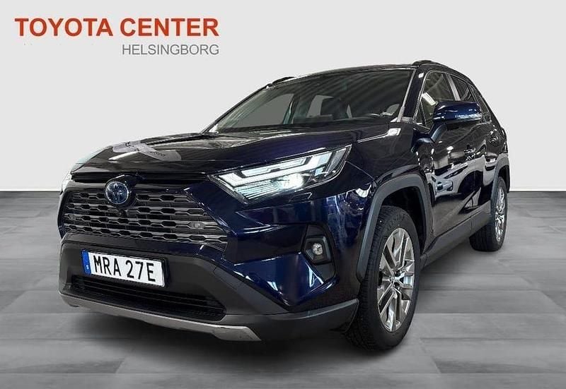 Blå Begagnad 2023 Toyota RAV4 Hybrid Executive SUV | 429 900 kr (Marknadspris) - Bild 1/4