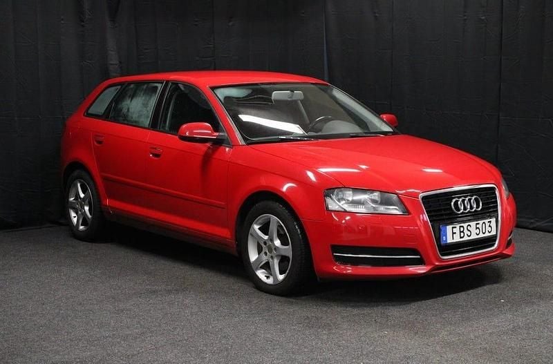 Röd Begagnad 2011 Audi A3 Comfort Halvkombi | 109 900 kr (Dyr) - Bild 1/4