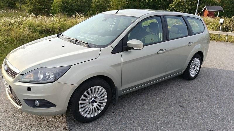 Grå Begagnad 2009 Ford Focus Titanium Kombi | 26 000 kr - Bild 1/4