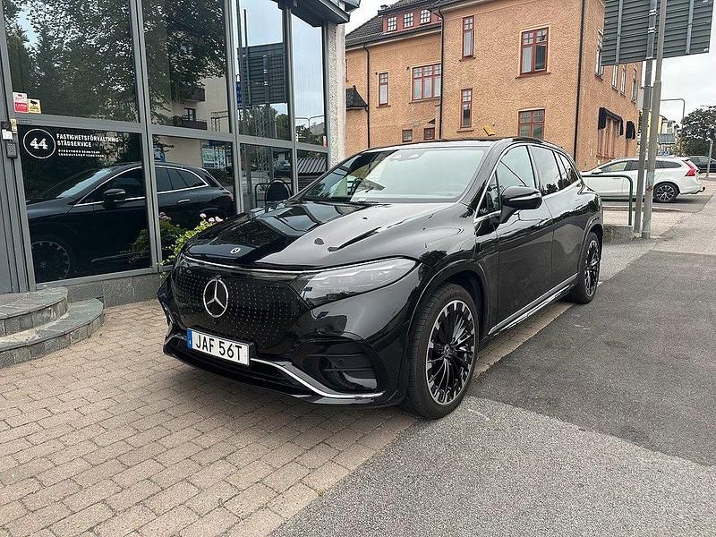 Begagnad Mercedes EQS450+ AMG line 265 kW (361 HK) 2023 Svart SUV