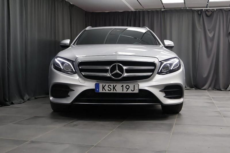 Begagnad Mercedes E300 AMG line 306 HK (225 kW) 2020 Silver
