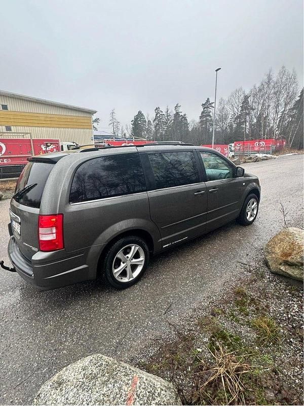 Grå Begagnad 2010 Chrysler Grand Voyager Minibuss | 59 000 kr (Dyr) - Bild 1/4