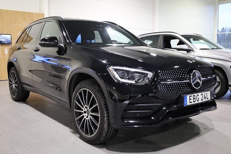 Begagnad Mercedes GLC300 AMG line 306 HK (225 kW) 2021 Svart SUV