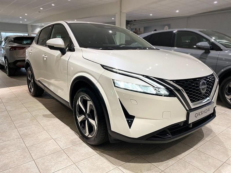 Begagnad Nissan Qashqai N-Connecta 158 HK (116 kW) 2023 Pärlemorvit metallic SUV