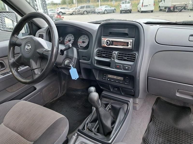 Begagnad Nissan King 133 HK (97 kW) 2003 Silver Pickup