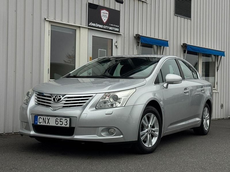 Silver Begagnad 2010 Toyota Avensis Business Edition Sedan | 84 900 kr (Marknadspris) - Bild 1/4