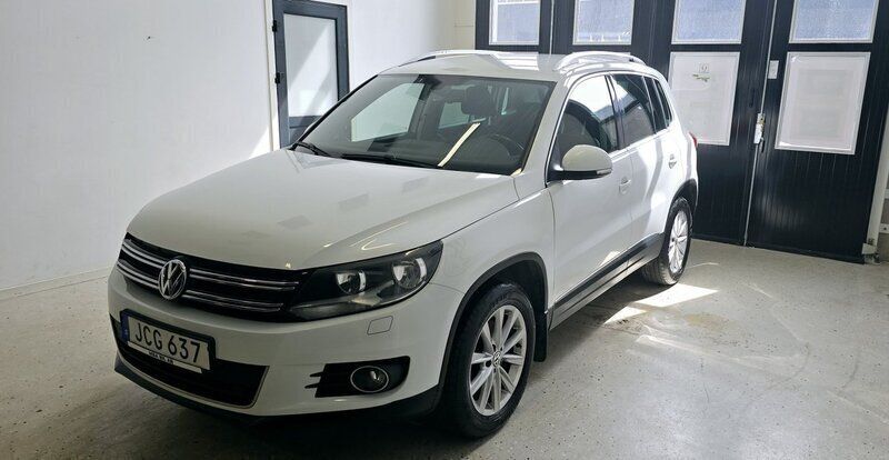 Vit Begagnad 2014 VW Tiguan Sportline SUV | 119 900 kr (Bra pris) - Bild 1/4