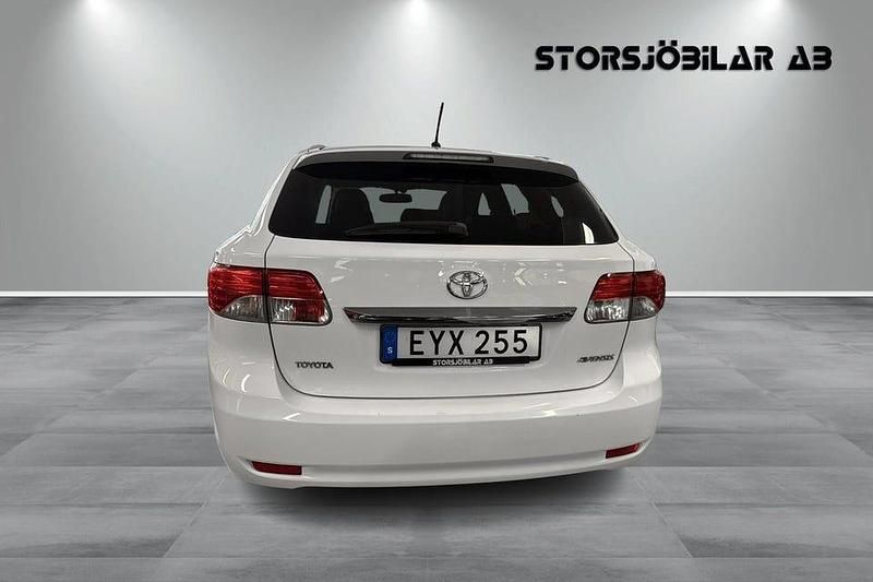 Begagnad Toyota Avensis Edition 147 HK (108 kW) 2015 Vit Kombi