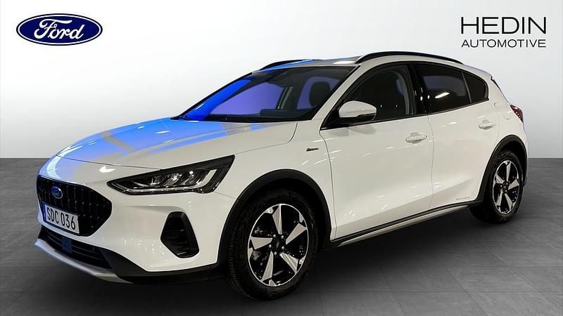 Vit Begagnad 2023 Ford Focus Active | 184 900 kr - Bild 1/4
